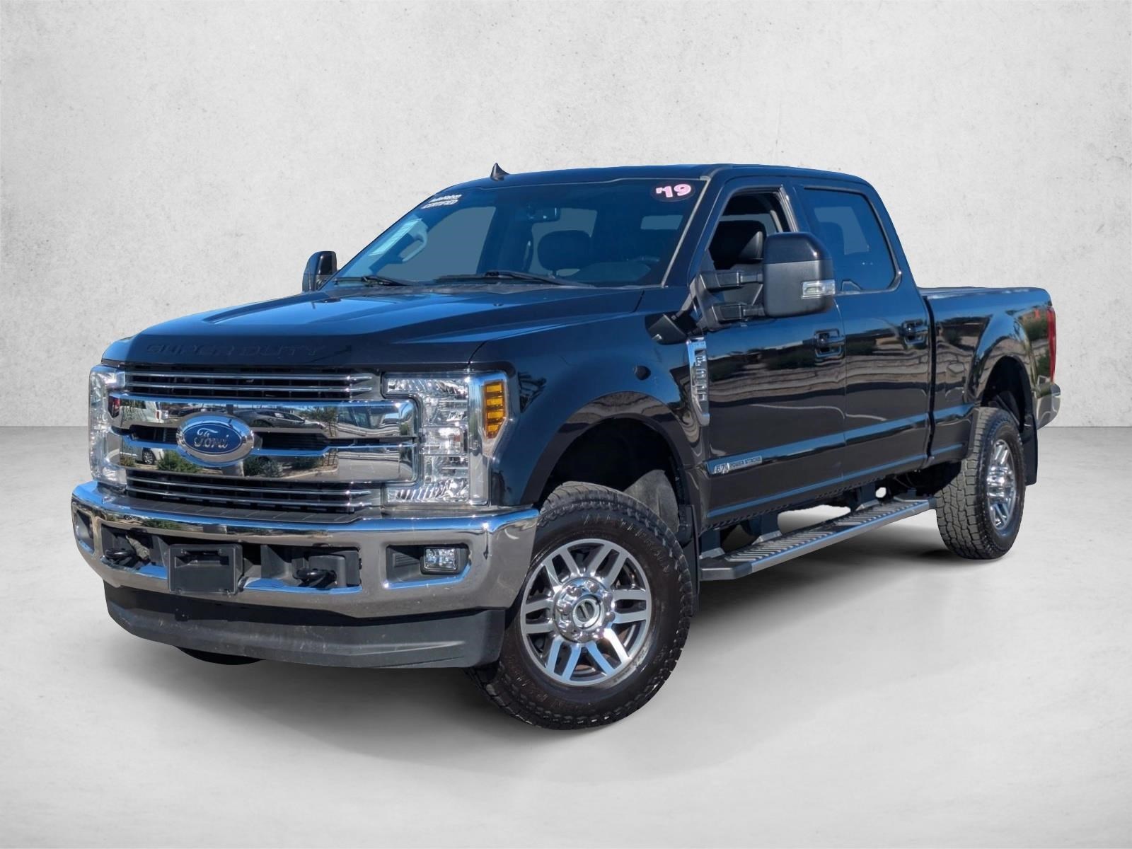 2019 Ford F-350 Super Duty Lariat's photo