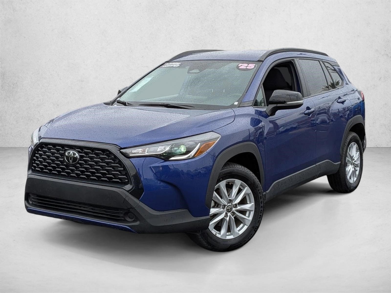 2025 Toyota Corolla Cross LE's photo