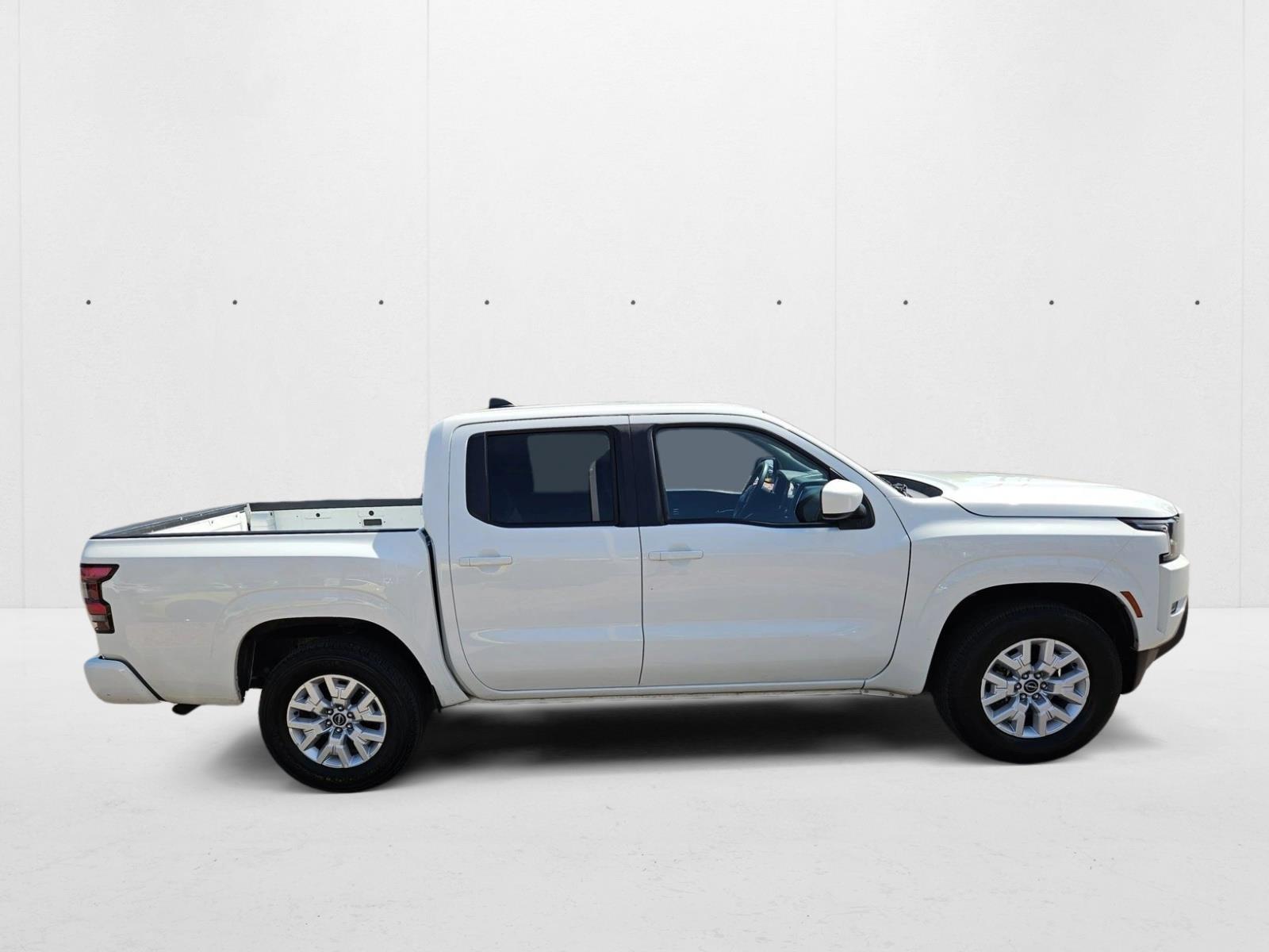 2022 Nissan Frontier SV Crew Cab photo 4