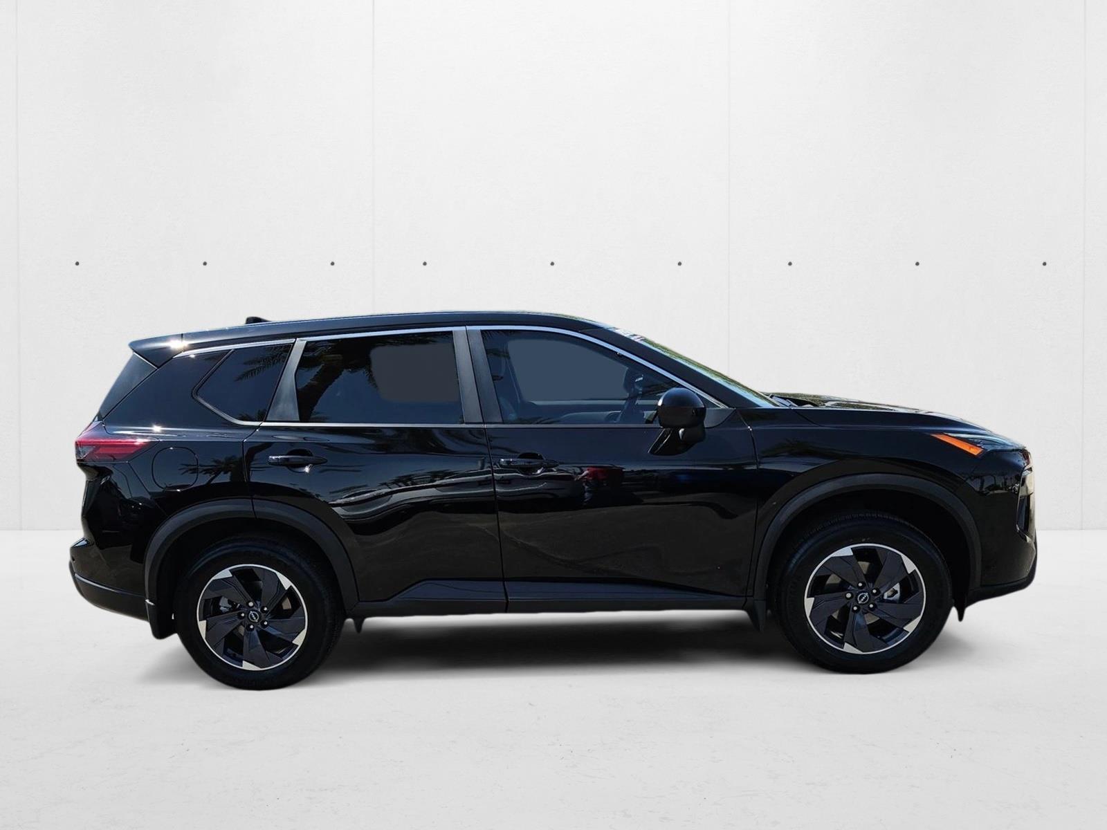 2025 Nissan Rogue SV photo 4