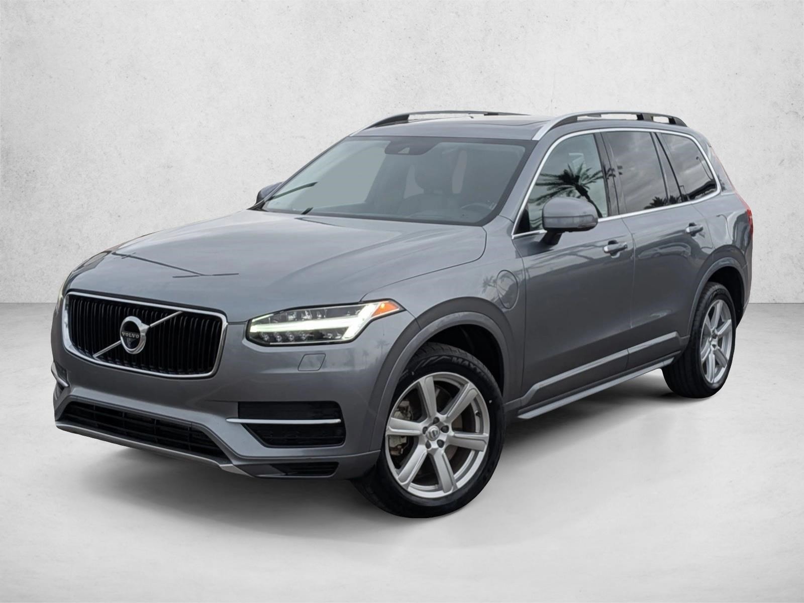 2016 Volvo XC90 Momentum's photo
