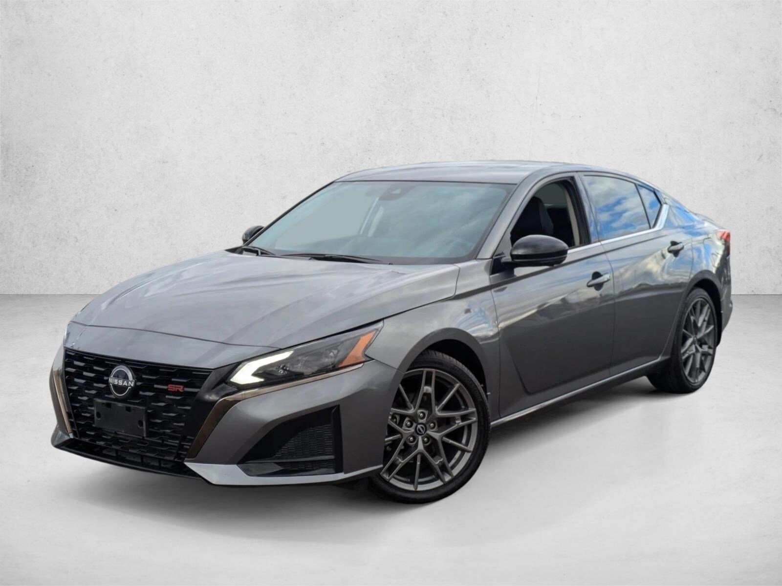 2024 Nissan Altima SR's photo