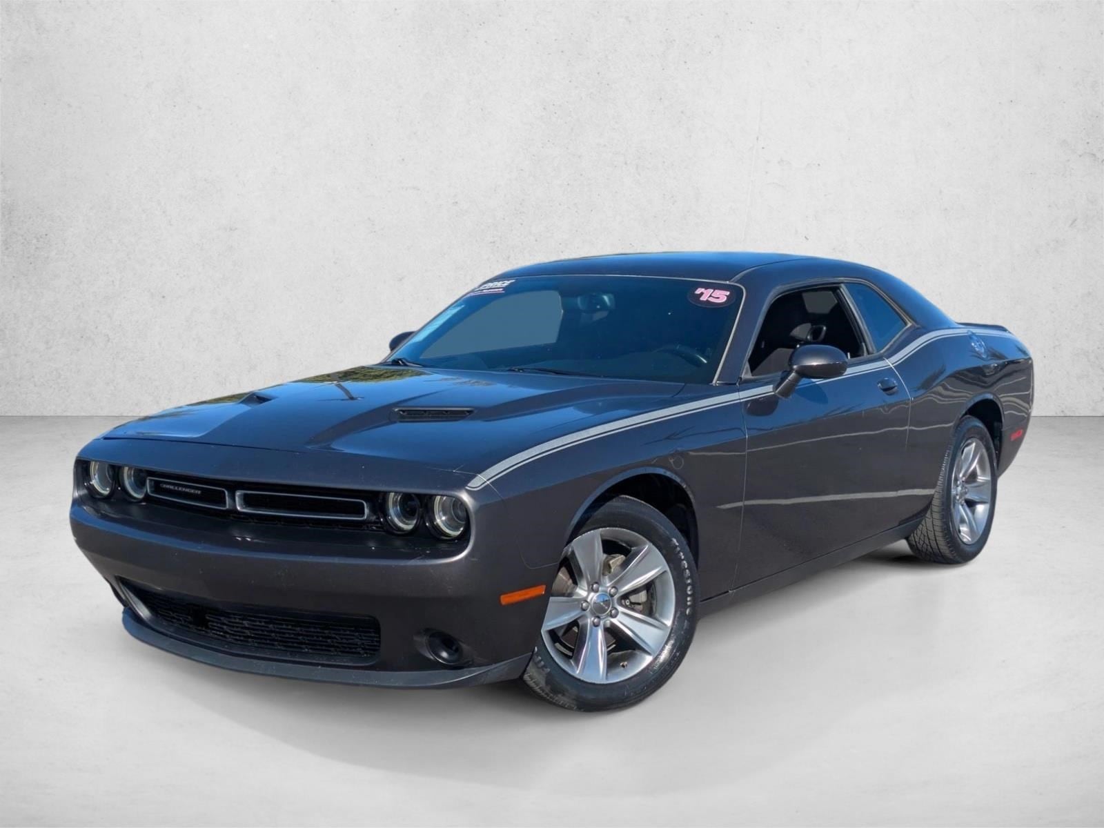 2015 Dodge Challenger SXT's photo