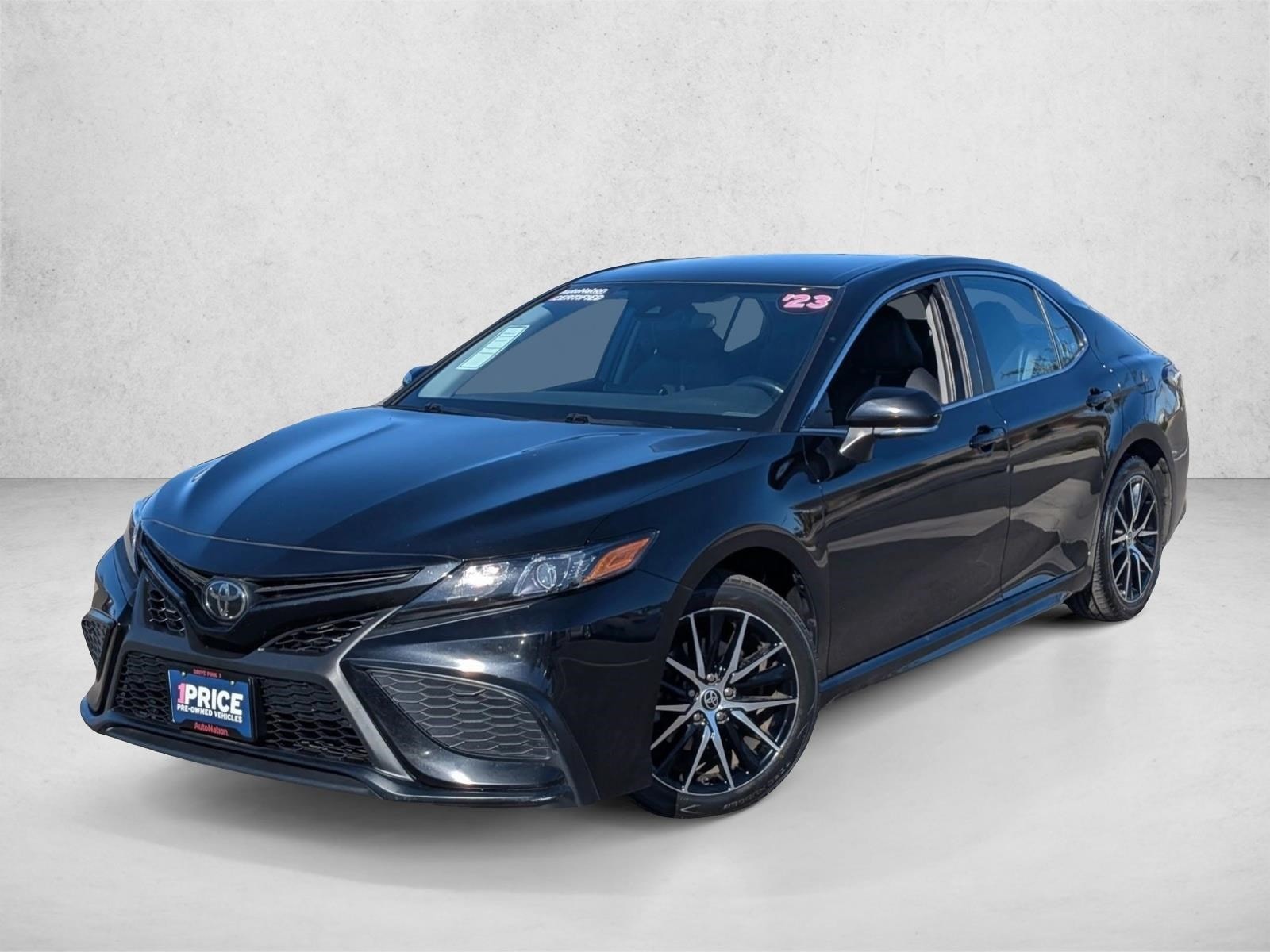 2023 Toyota Camry SE's photo