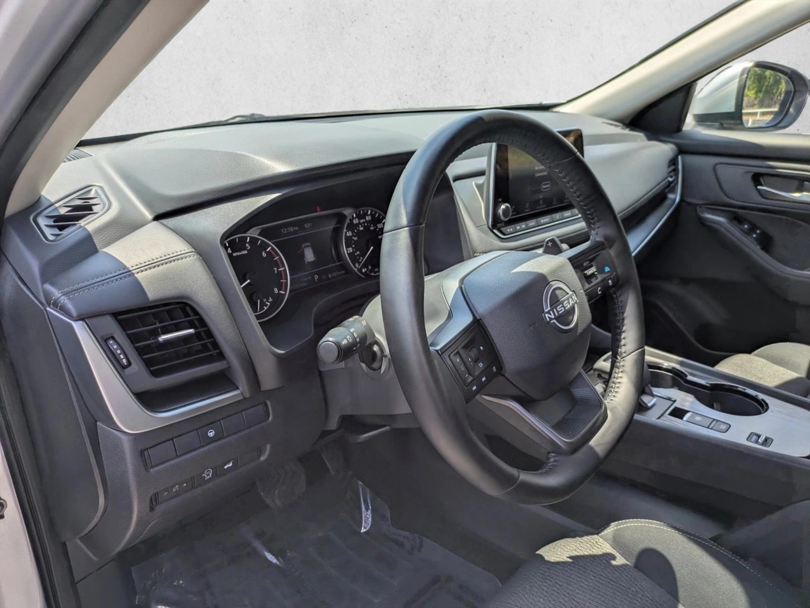 2025 Nissan Rogue SV - Photo 10