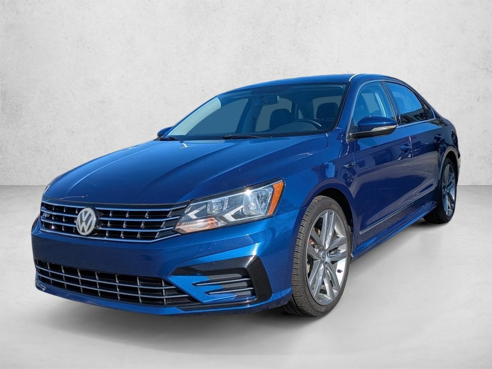 2017 Volkswagen Passat R-Line's photo
