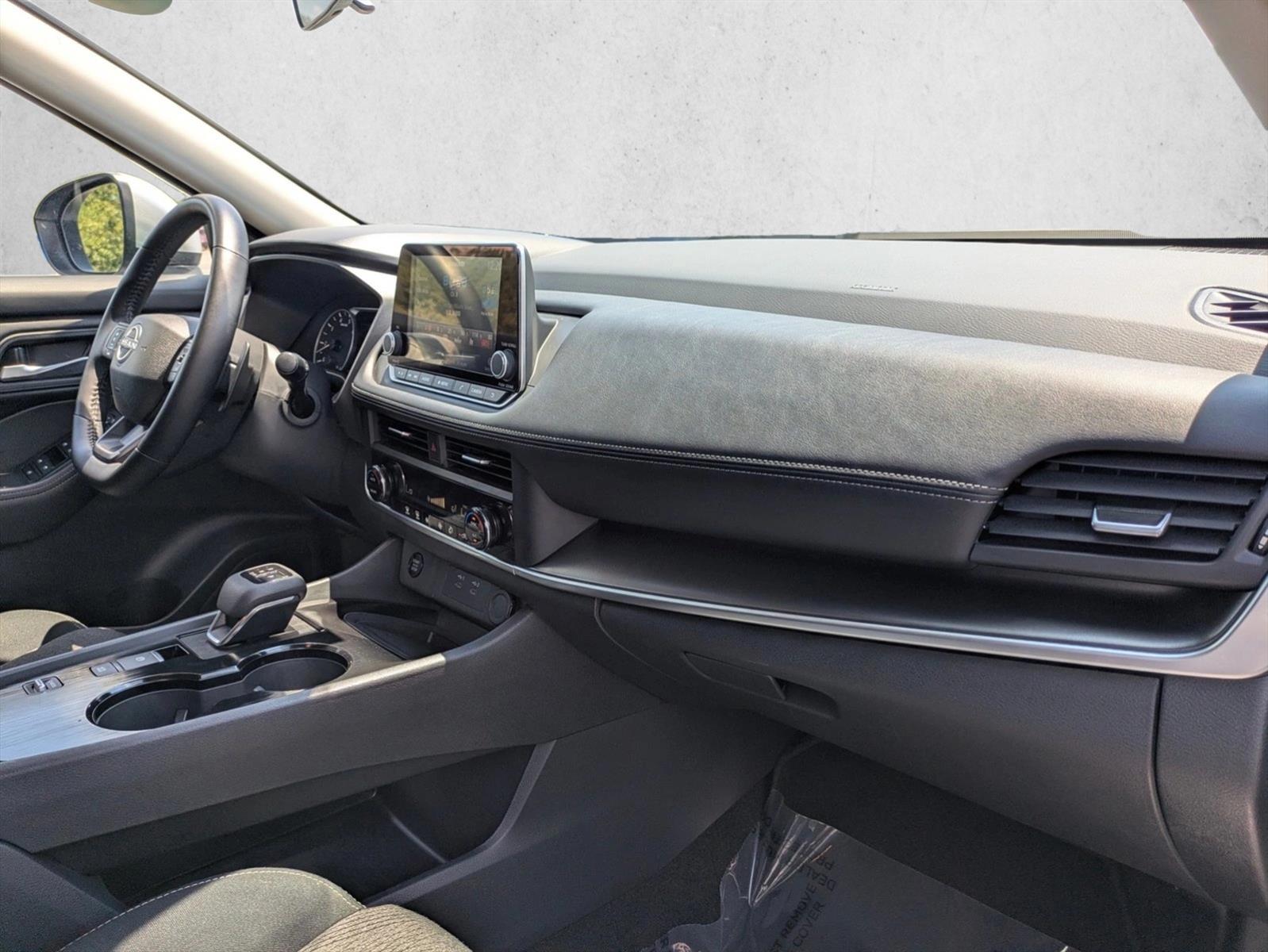 2025 Nissan Rogue SV - Photo 21