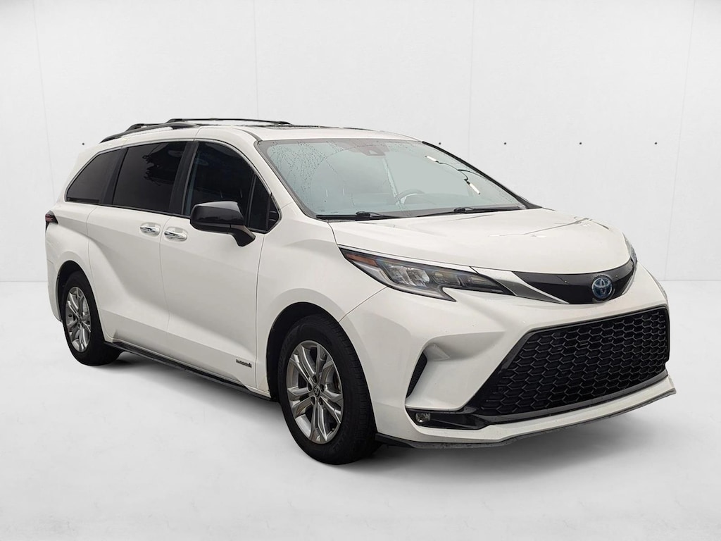 2021 Toyota Sienna XSE photo 3