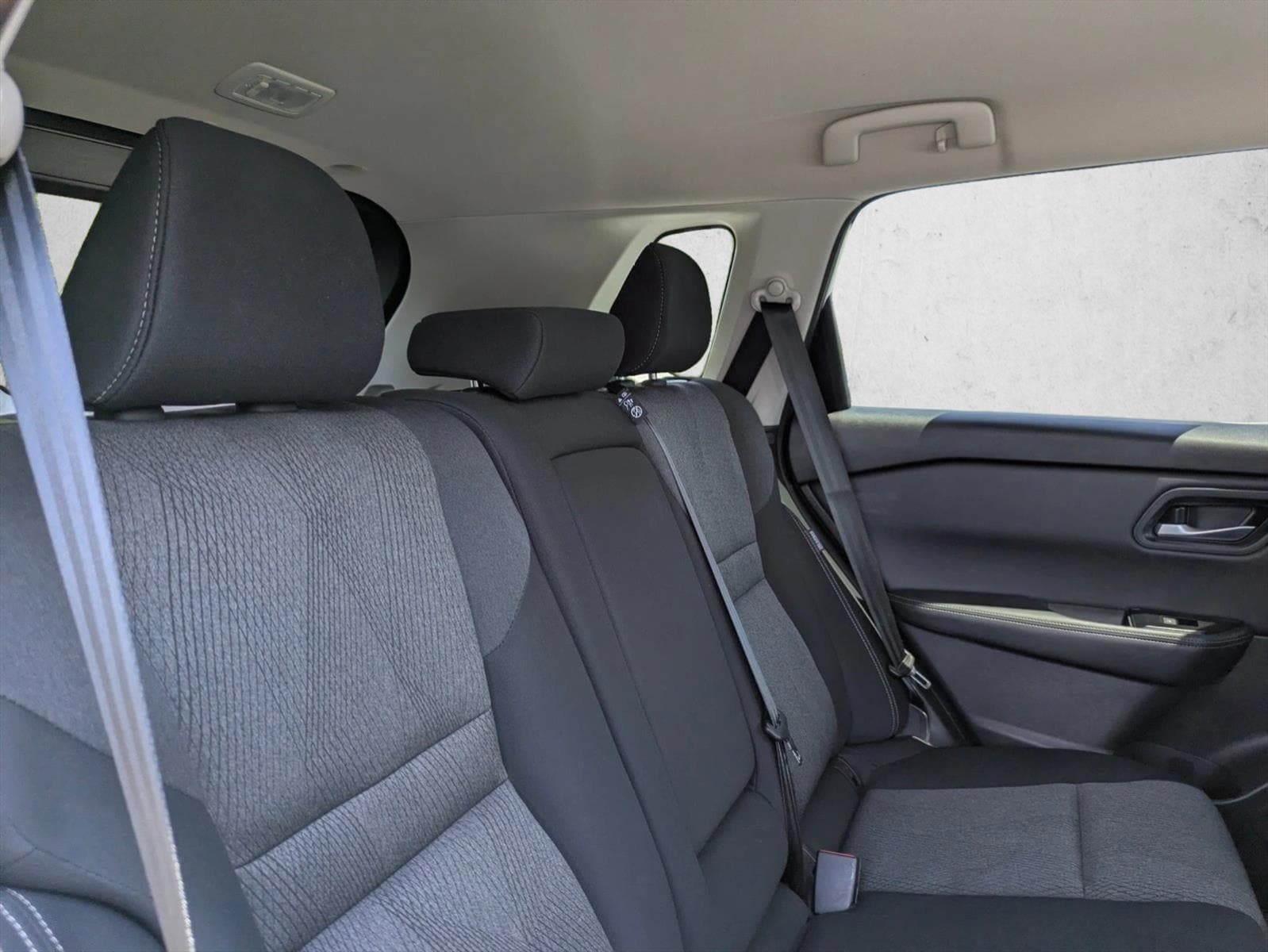 2025 Nissan Rogue SV - Photo 19