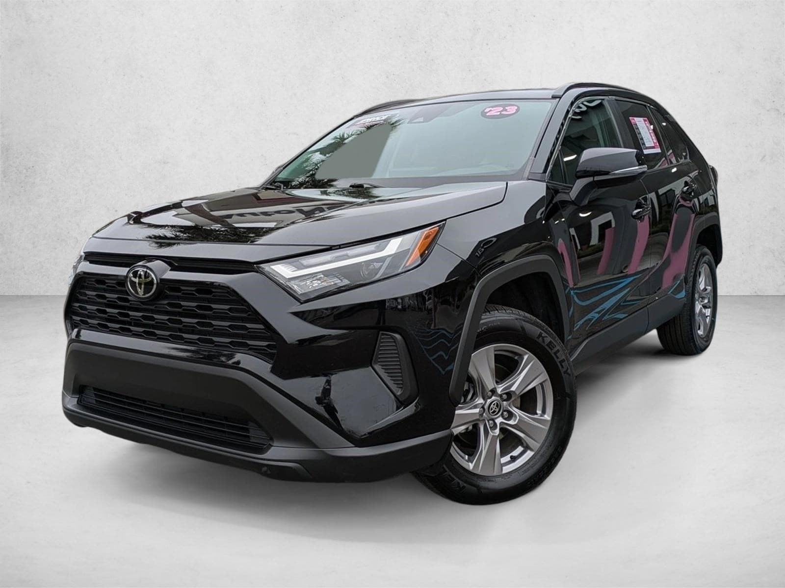 2023 Toyota RAV4 XLE's photo