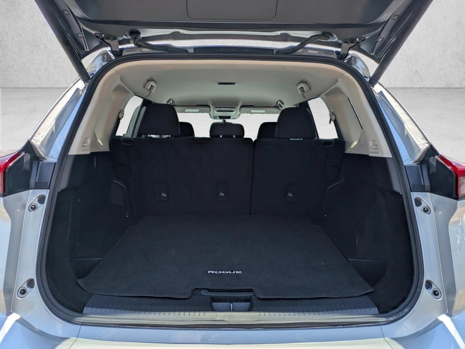 2025 Nissan Rogue SV - Photo 6