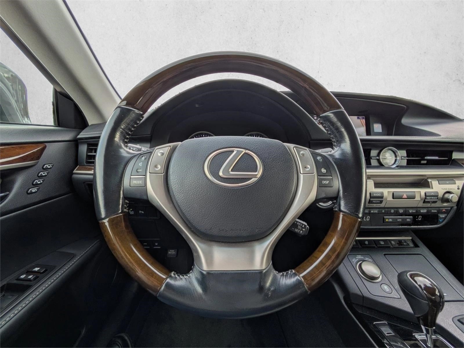 2015 Lexus ES 350's photo