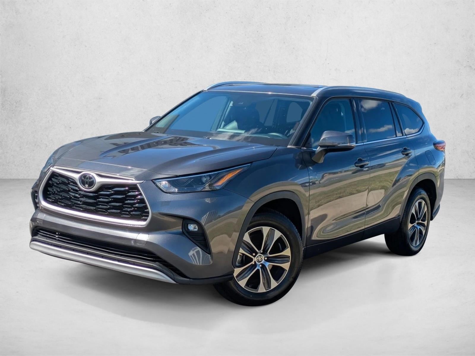 2022 Toyota Highlander XLE's photo