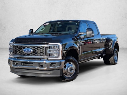 2024 Ford Super Duty F-350 DRW LARIAT Crew Cab Pickup