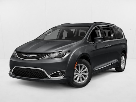2017 Chrysler Pacifica Touring-L Mini-van Passenger