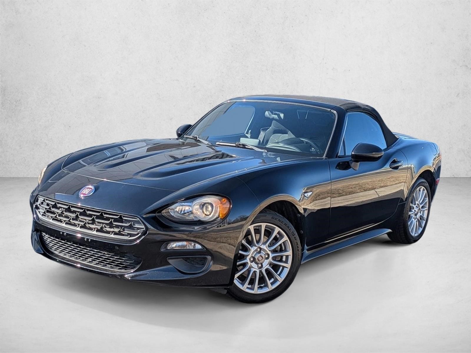 2018 FIAT 124 Spider Classica's photo