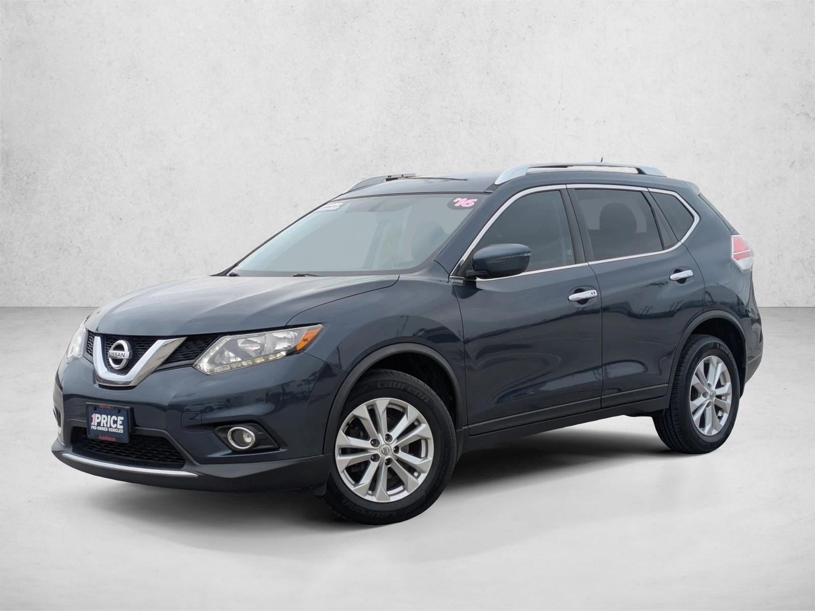 2016 Nissan Rogue SV's photo