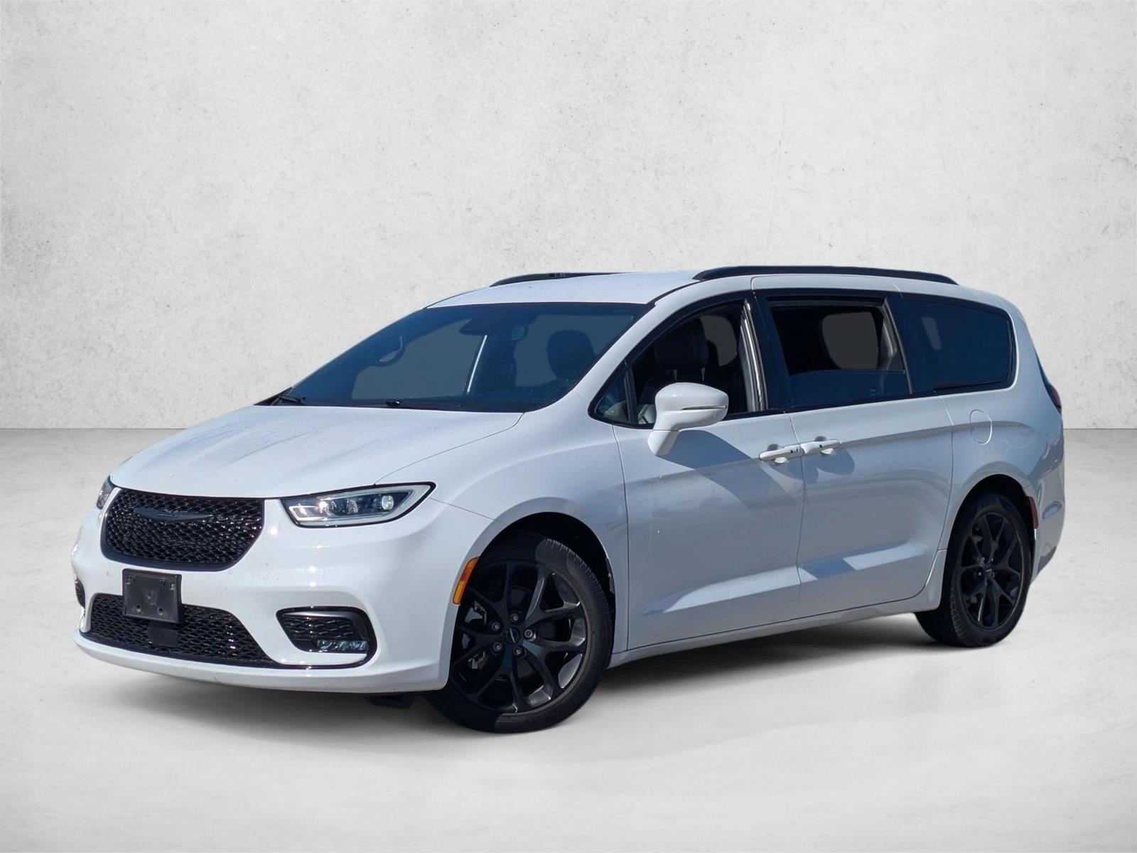 2022 Chrysler Pacifica Touring L's photo