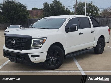 2023 Nissan Titan SV Crew Cab Pickup