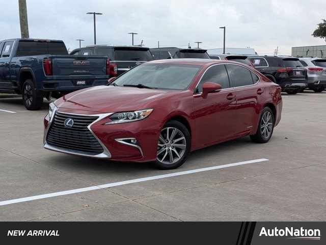 2017 Lexus ES 300h's photo