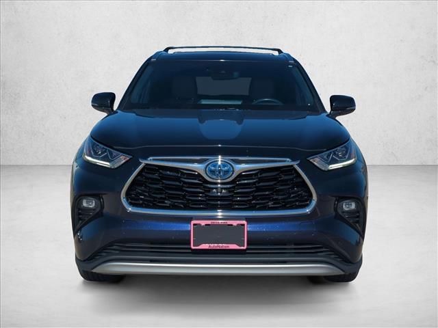 2021 Toyota Highlander Hybrid Platinum photo 2