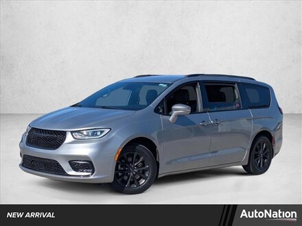 2021 Chrysler Pacifica Touring L Mini-van Passenger