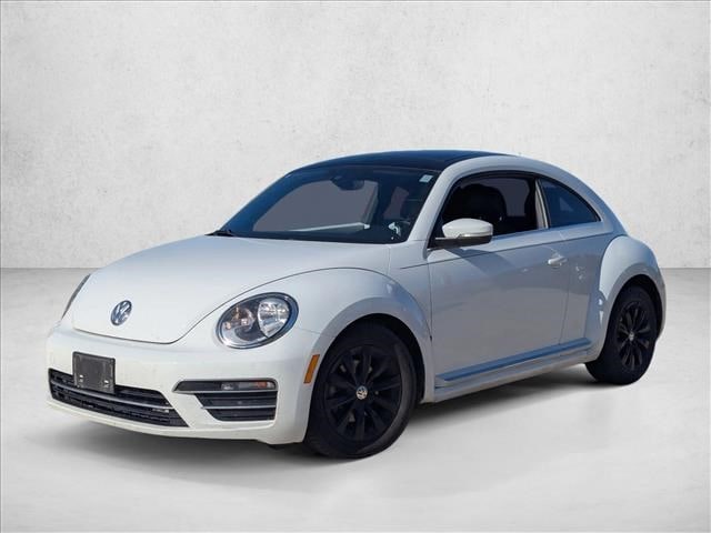 2019 Volkswagen Beetle SE's photo