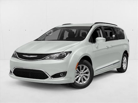 2017 Chrysler Pacifica Touring-L Plus Mini-van Passenger