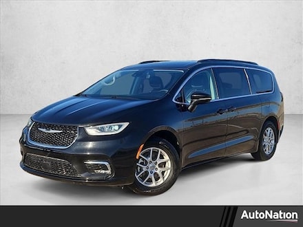 2022 Chrysler Pacifica Touring L Mini-van Passenger