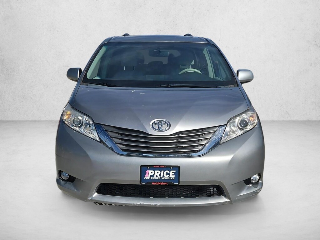 Used 2011 Toyota Sienna XLE Mini-van Passenger