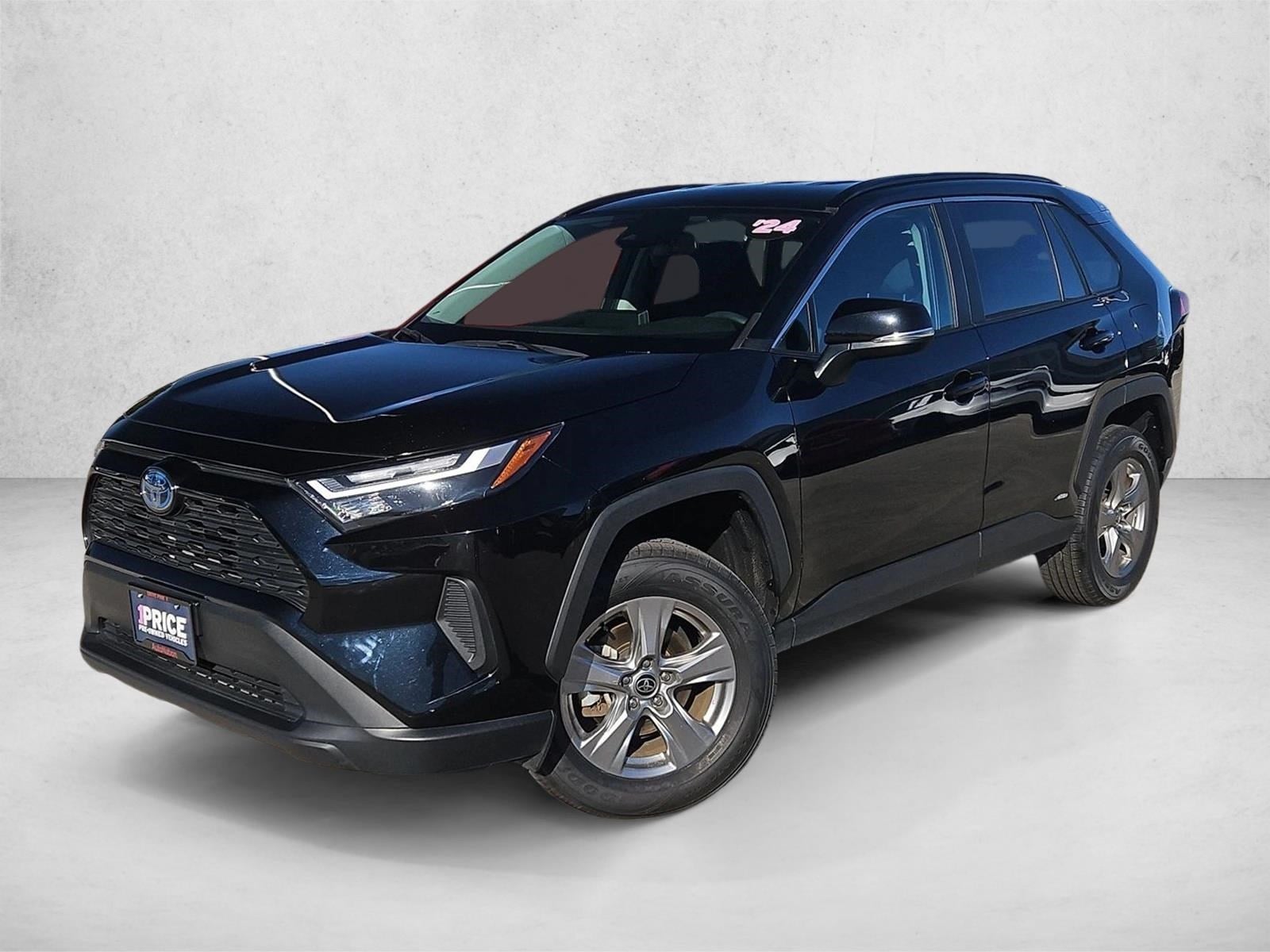 2024 Toyota RAV4 XLE's photo