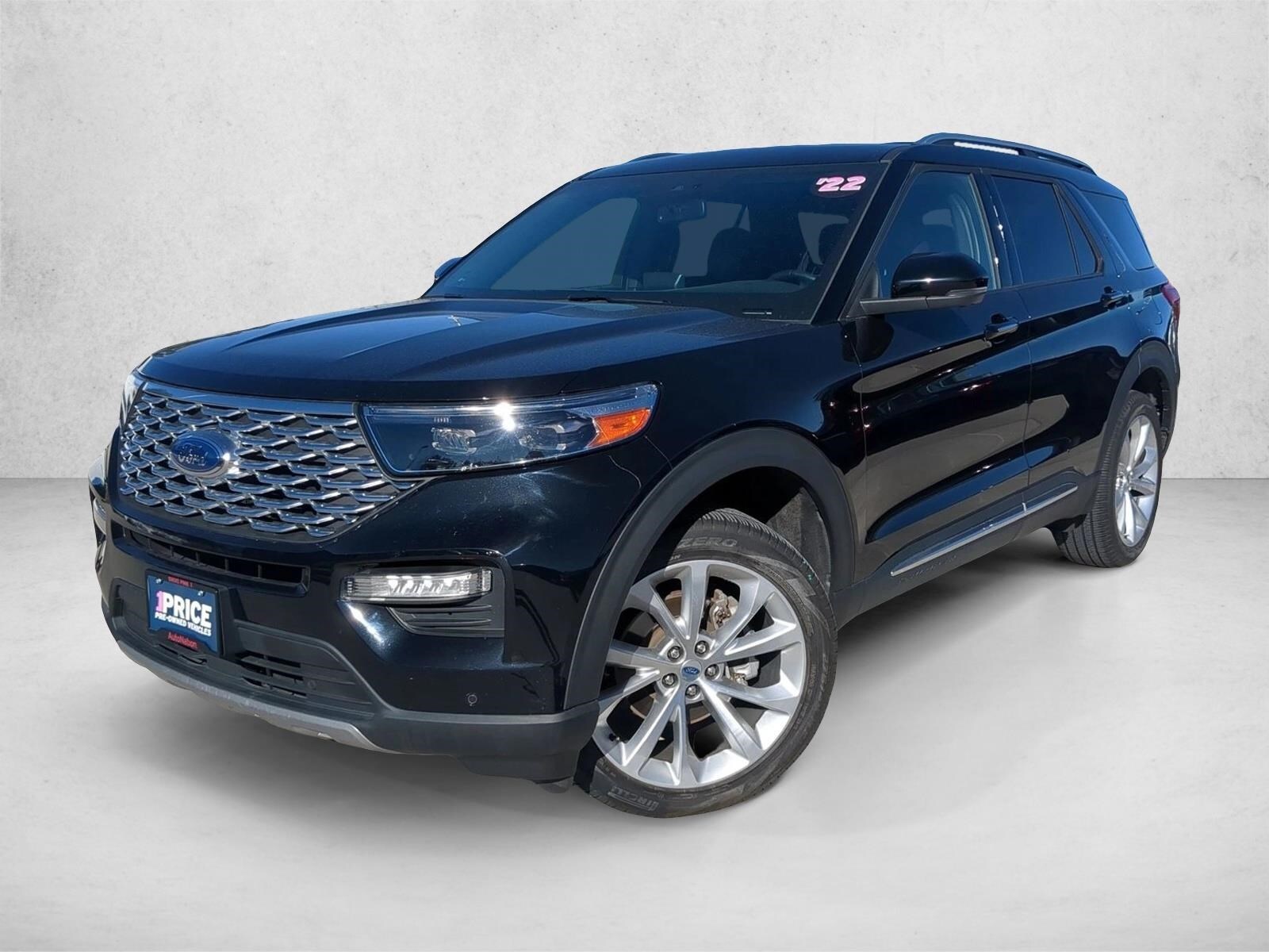 2022 Ford Explorer Platinum's photo