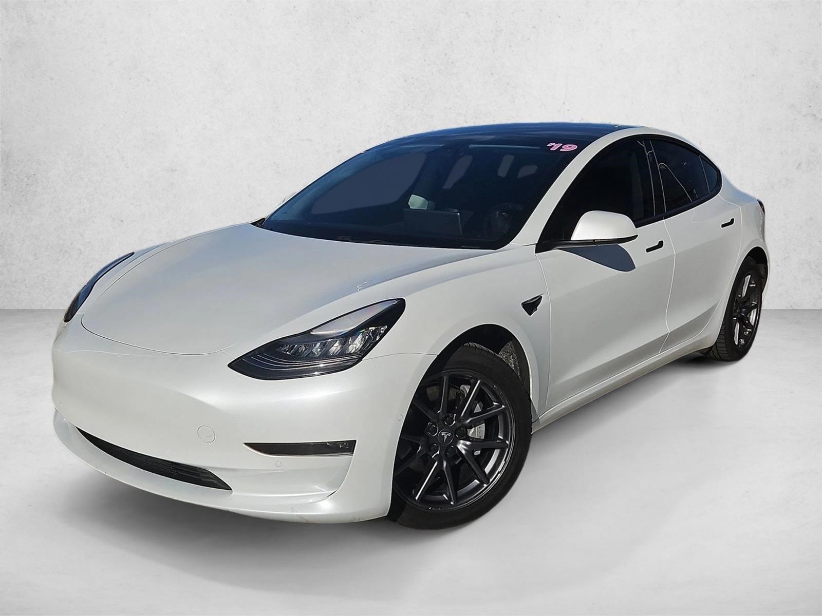 2019 Tesla Model 3 Long Range's photo