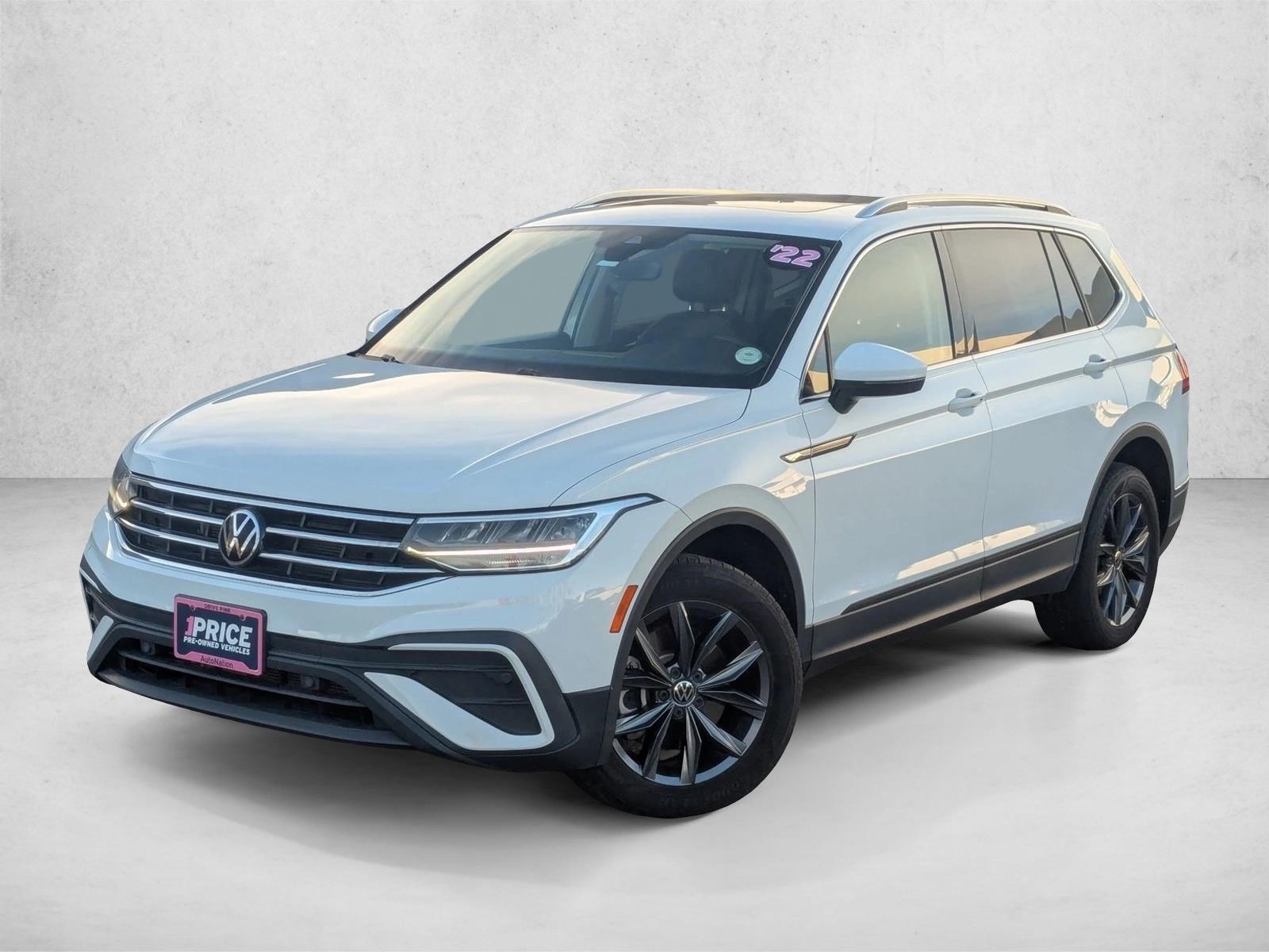 2022 Volkswagen Tiguan SE's photo