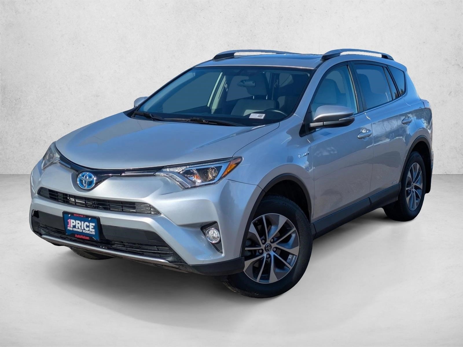 2016 Toyota RAV4 XLE's photo