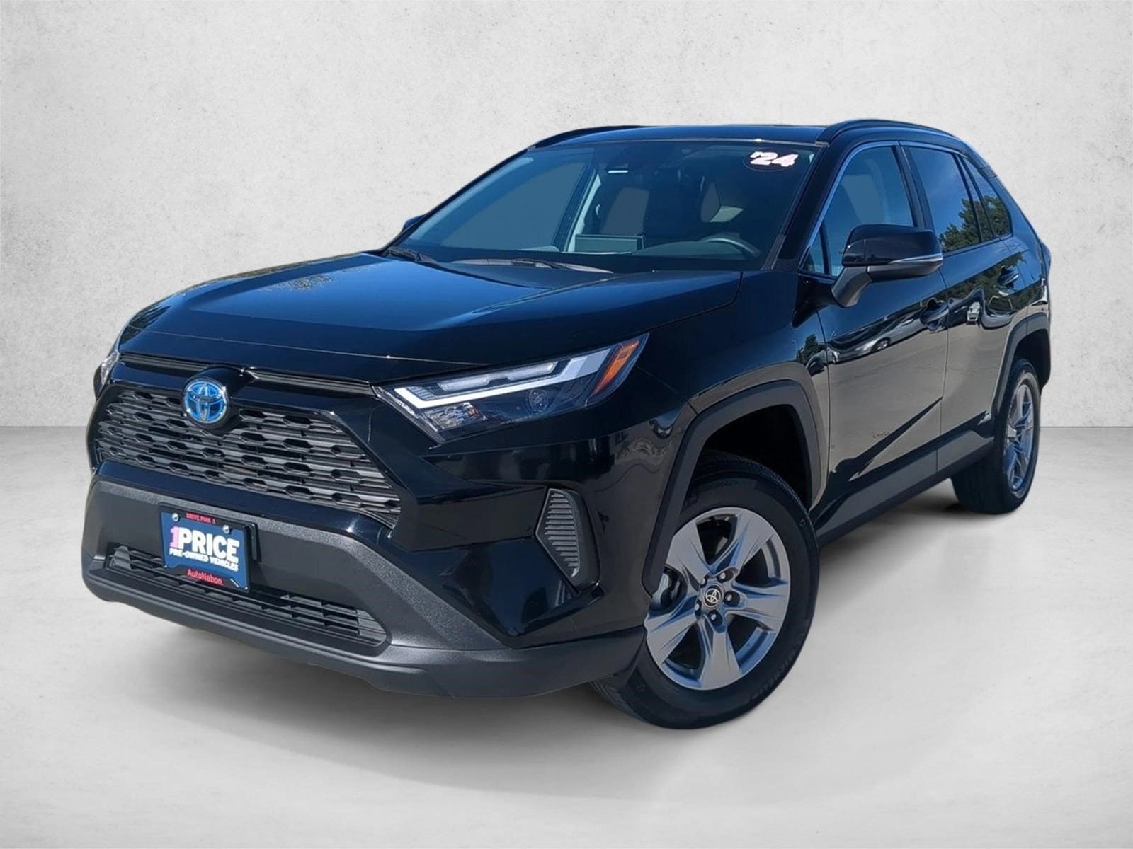 2024 Toyota RAV4 XLE's photo