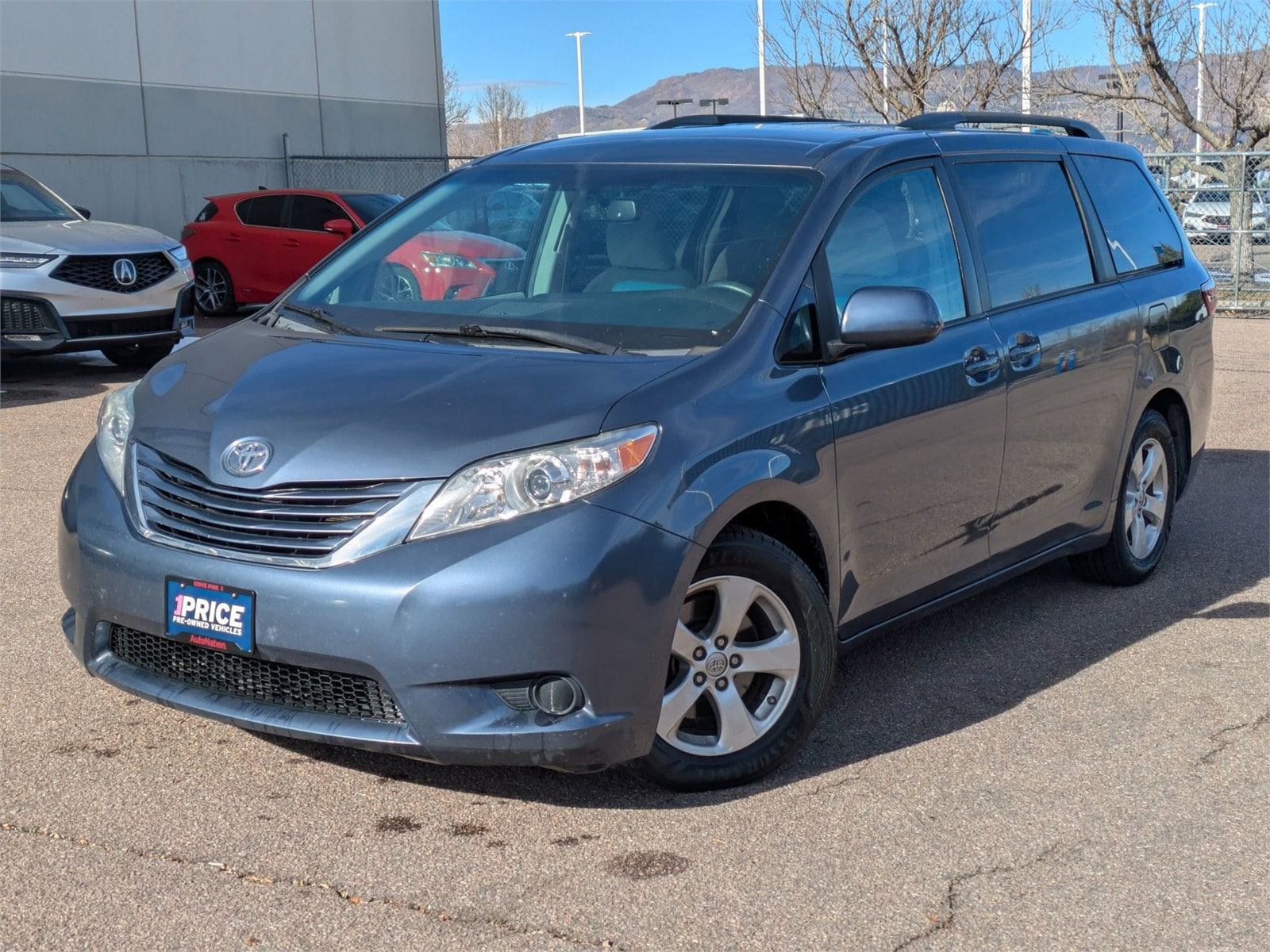 2017 Toyota Sienna LE's photo