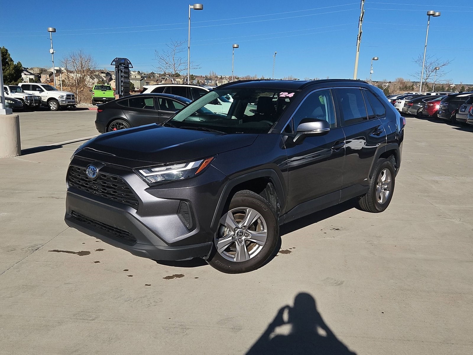 2024 Toyota RAV4 XLE's photo