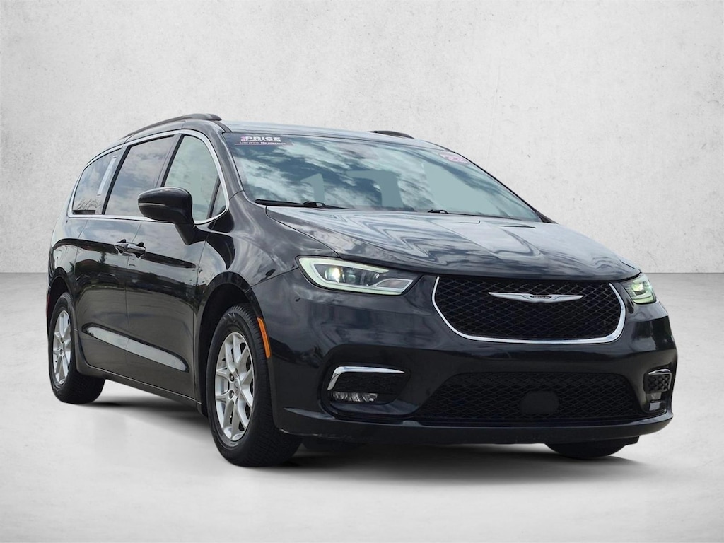 Used 2022 Chrysler Pacifica Touring L Mini-van Passenger