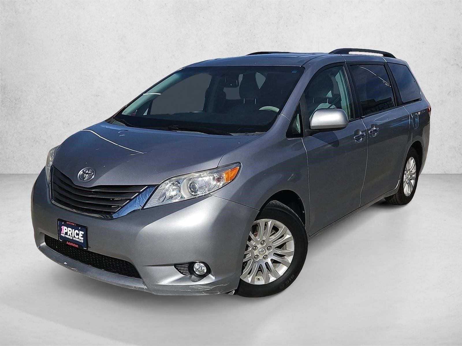 2011 Toyota Sienna XLE's photo