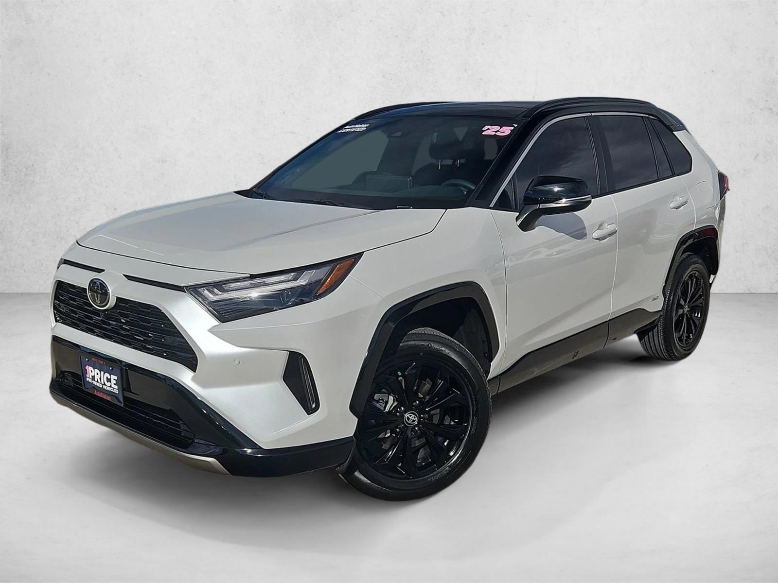 2025 Toyota RAV4 XSE's photo