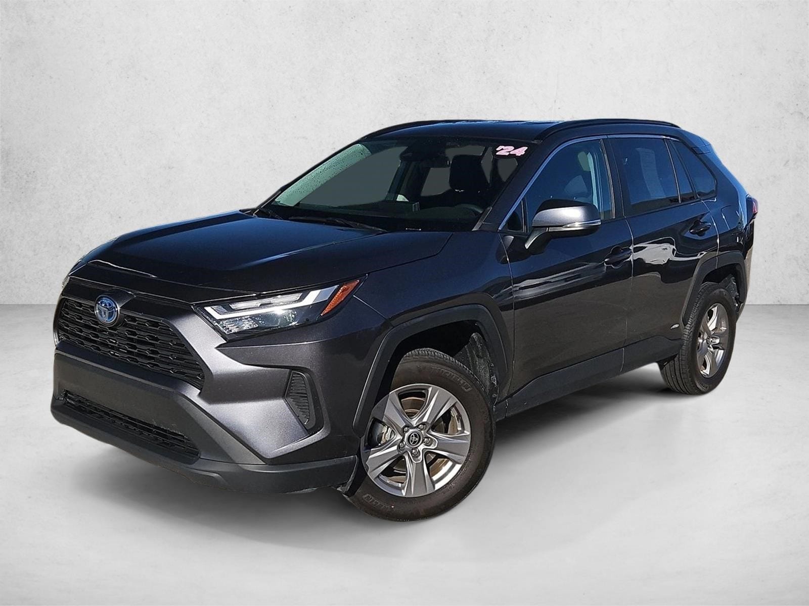 2024 Toyota RAV4 XLE's photo