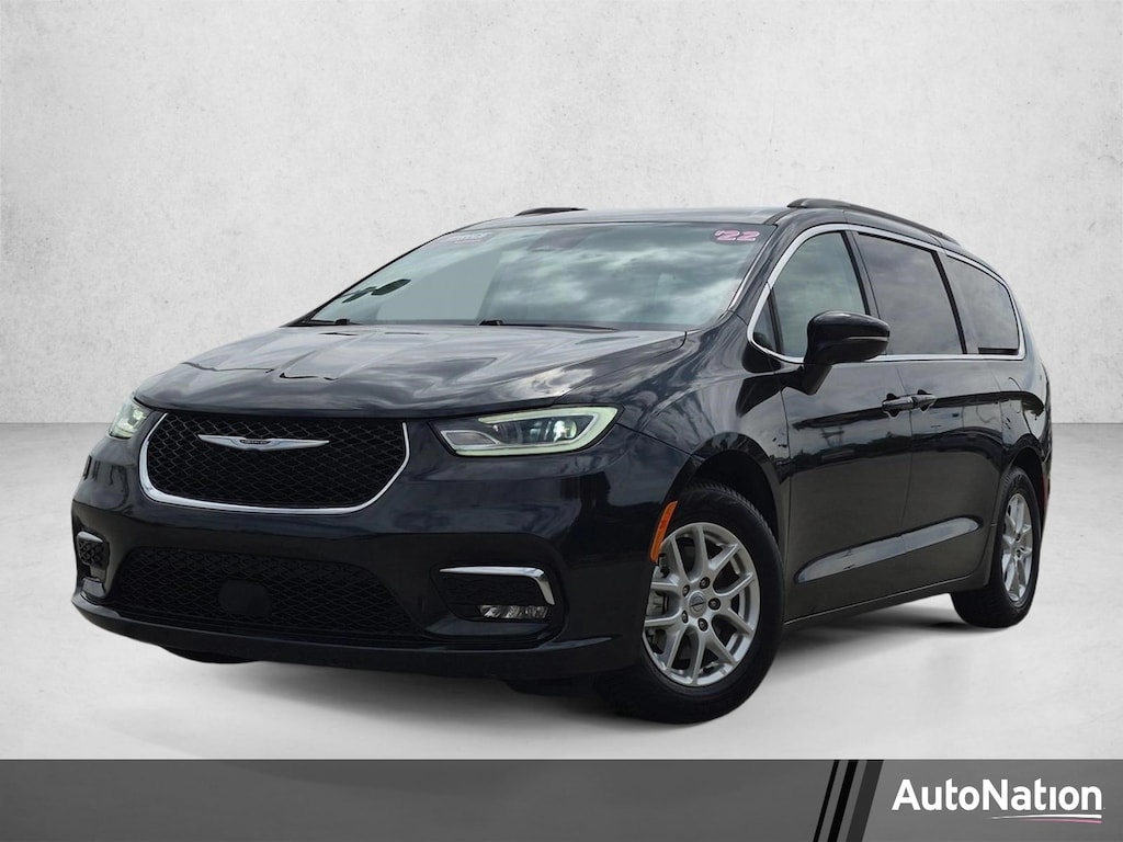 Used 2022 Chrysler Pacifica Touring L Mini-van Passenger