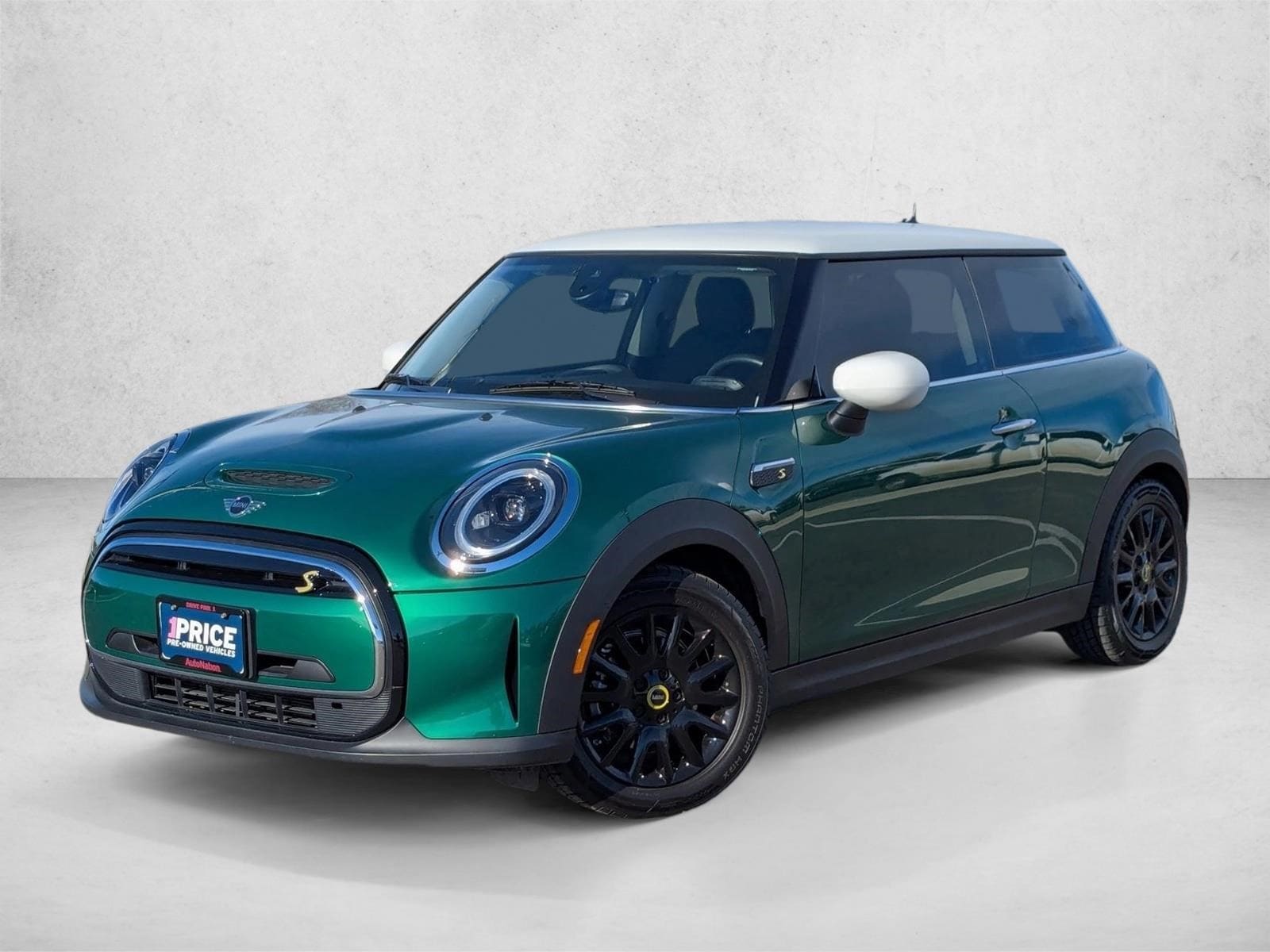 2022 MINI Hardtop 2 Door SE's photo