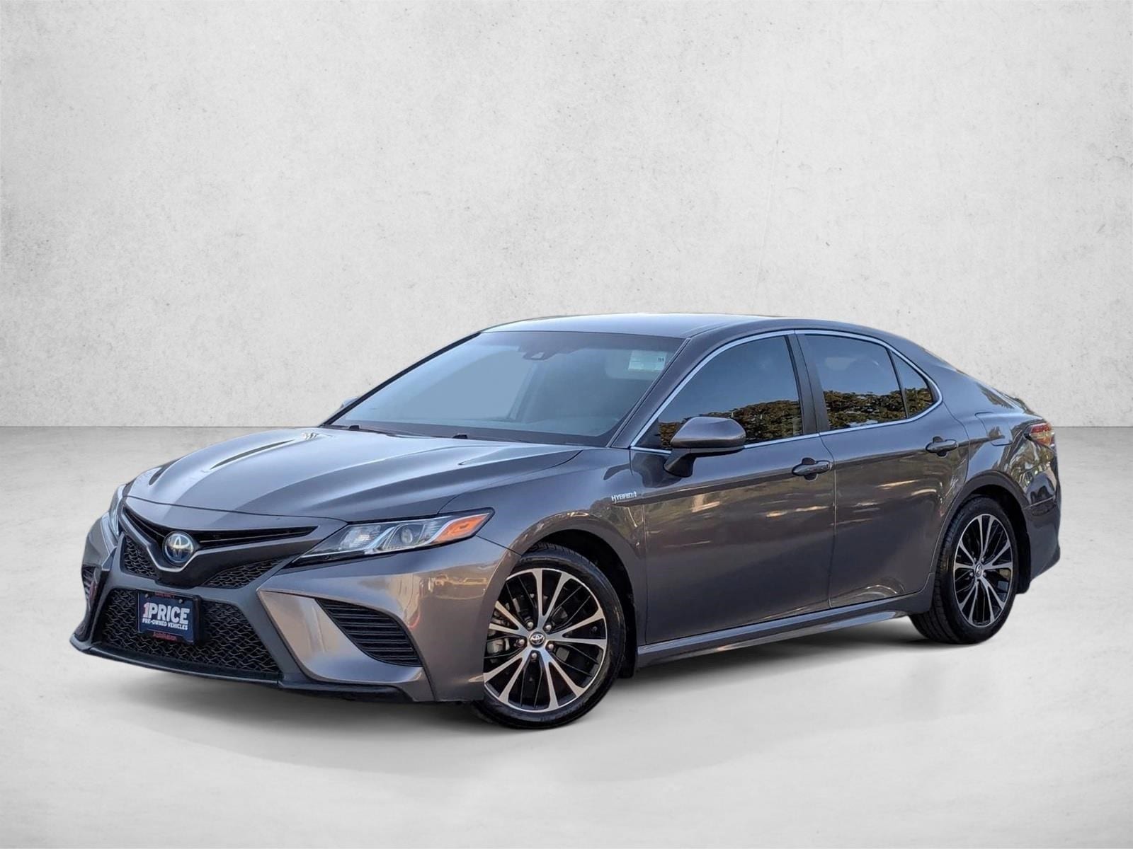 2018 Toyota Camry SE's photo