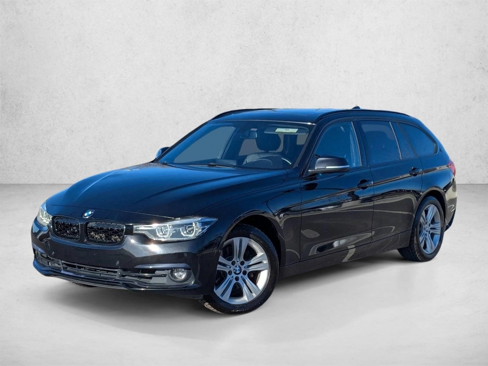 2017 BMW 3 Series 330i's photo