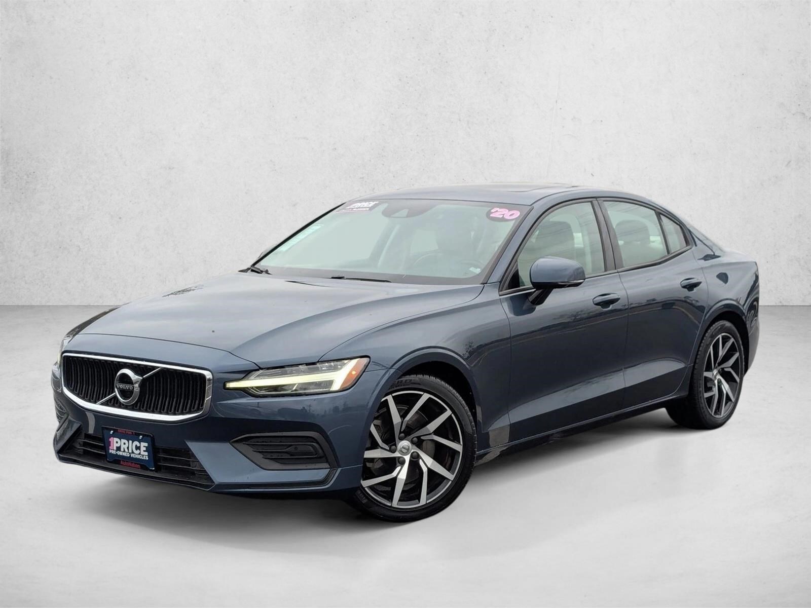 2020 Volvo S60 Momentum's photo