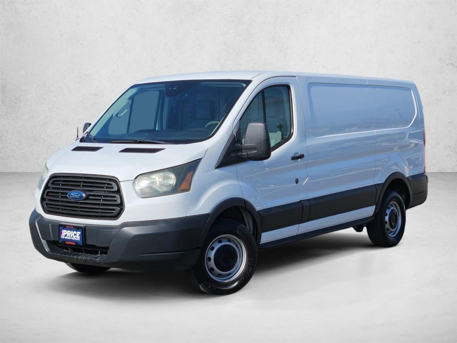 2016 Ford Transit Base's photo