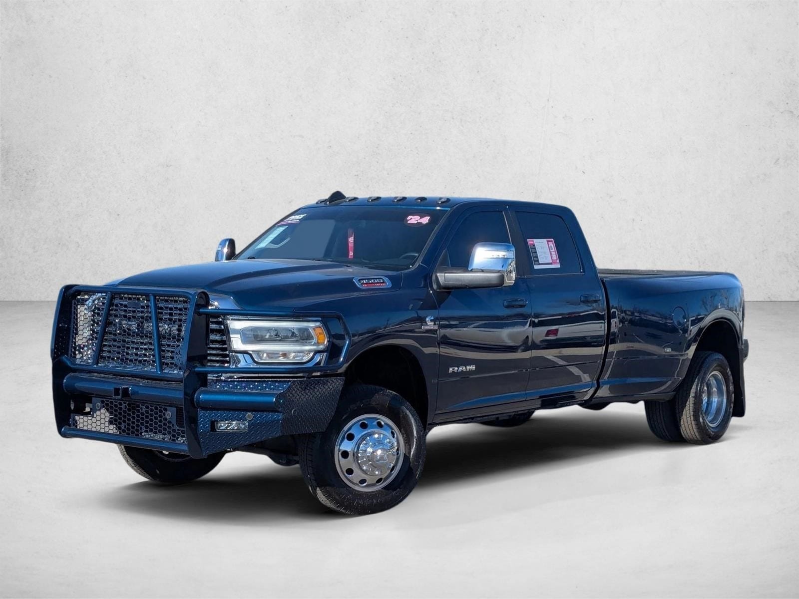 2024 RAM Ram 3500 Pickup Laramie's photo