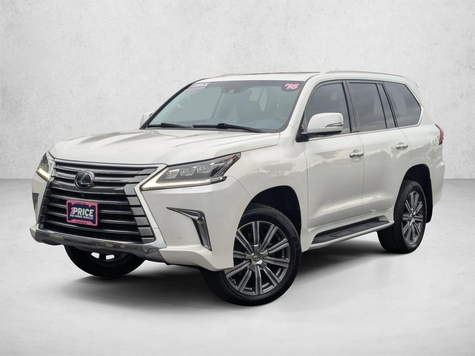2016 Lexus LX 570's photo